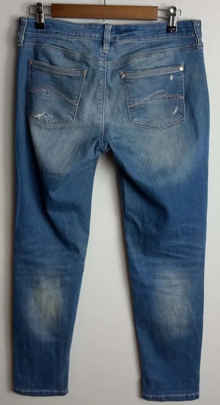 White House Black Market Girlfriend Jean Size 2 Blue Distressed Fading Women’s